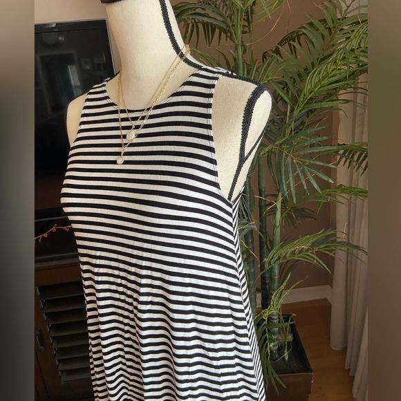 Old Navy Fit and Flare Stripe Sleeveless Dress - Picture 2 of 4